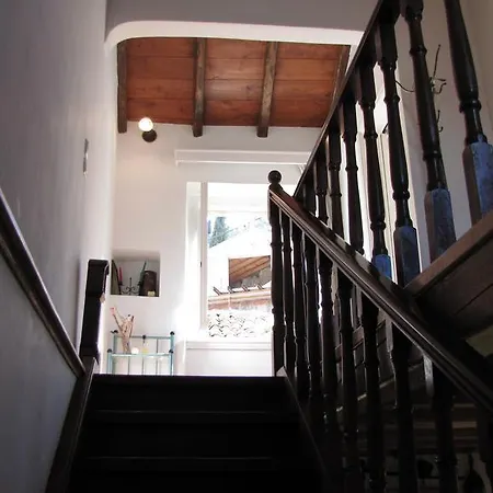 Two Floors Traditional Small House Σιναράδες