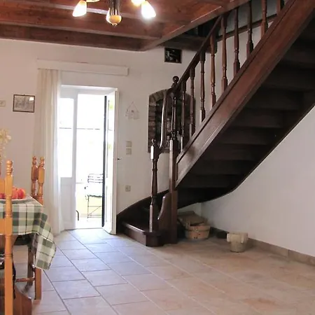 Σπίτι διακοπών Two Floors Traditional Small House *